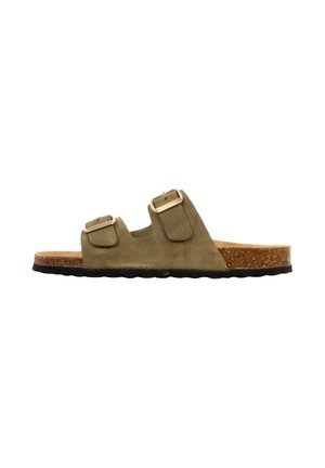 Sandale à glissière en daim vert olive avec deux brides réglables à boucle, semelle intérieure en liège et semelle extérieure noire texturée, vue de côté.