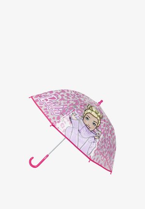 Duidelijke dome paraplu met roze luipaardvlekken, Barbie-logo en illustratie van een blonde vrouw in een paarse trui, met een roze handvat en afwerking.