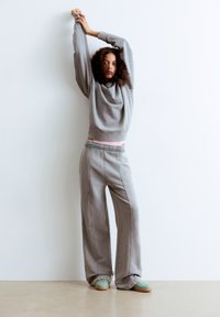 PULL&BEAR JOGGER - Teplákové kalhoty - grey