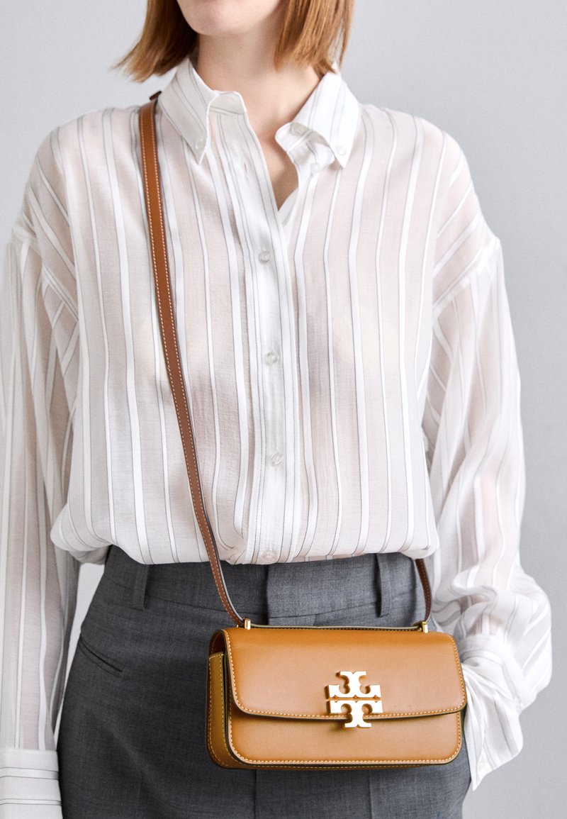 Tory Burch ELEANOR SMALL CONVERTIBLE SHOULDER BAG - Handbag - whiskey