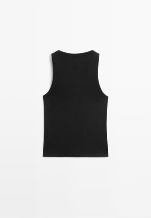Schwarzes ärmelloses Tanktop flach liegend, zeigt die Rückseite mit rundem Ausschnitt und geradem Saum auf weißem Hintergrund.