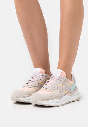 New Balance, Baskets basses - grey