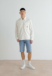 Tommy Jeans CHUNKY - Lehká bunda - ancient white