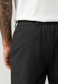Next SMART ELASTICATED - REGULAR FIT - Vászonnadrágok - black