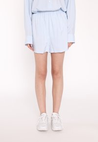Glamorous STRIPE SIDE SPLIT SHORTS - Shorts - light blue stripe