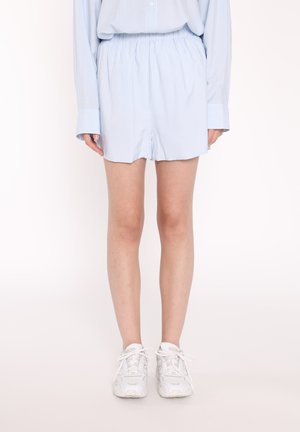 STRIPE SIDE SPLIT SHORTS - Shorts - light blue stripe