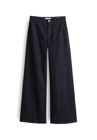 Jean bleu foncé à jambes larges avec poches avant, fermeture à bouton et zip, coutures visibles couleur camel, posé à plat sur fond blanc.