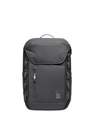 Sort rektangulær rygsæk med front lynlåslomme, topklap, sideøjer og "GOT BAG" logo på nederste højre hjørne.