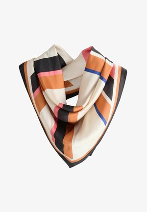 Vierkante zijden sjaal met geometrisch ontwerp in crème, zwart, oranje, roze en blauw, losjes gevouwen in een driehoekige vorm.