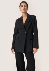 Schwarzer, maßgeschneiderter Blazer mit tiefem V-Ausschnitt, Ein-Knopf-Verschluss und zwei vorderen Taschen. Lange Ärmel und strukturierte Passform.