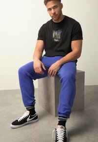 STHUGE - Spodnie treningowe