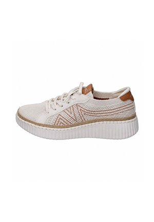 Zapatilla deportiva tejida blanca y marrón claro con cordones en la parte delantera, suela gruesa acanalada y patrón de zigzag en el lateral y la lengüeta del talón.