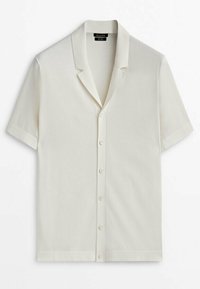 Chemise crème à manches courtes avec boutons, col cubain, cinq boutons, et ourlet droit, présentée à plat sur un fond blanc.