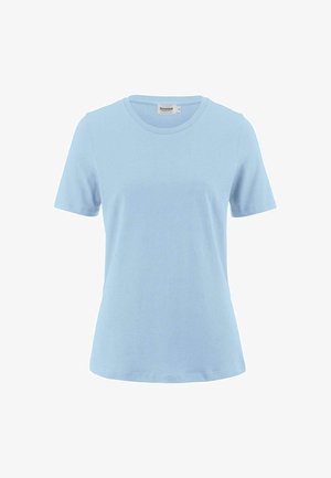Maglietta leggera azzurra a girocollo, maniche corte, realizzata in tessuto morbido, con una texture liscia e un taglio dritto, con un'etichetta del marchio sul colletto.