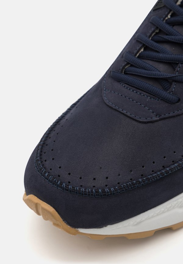 OBERON REESE - Trainers2