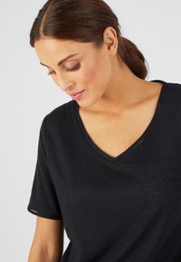 Damart À BASE - T-shirt print - noir