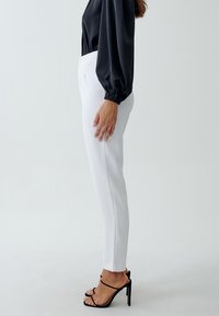 TUSSAH REESA - Hlače - white