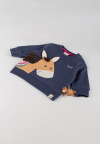 Marineblauer Sweatshirt aus Baumwolle, mit einem applizierten Pferdedesign, das eine strukturierte Mähne und farbenfrohe Streifenakzente am unteren Saum aufweist.