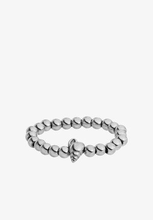 Silberfarbener Perlenring mit einem glatten, runden Design und einem herzförmigen Akzent auf einer Seite, aus Metall gefertigt.