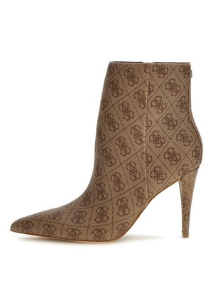 Rudos raštuotas kulkšninis botukas, pagamintas iš tekstūrinio medžiagos, su smailiu priekiniu kraštu ir plonu, aukštu kulnu. Subtilus logotipo akcentas paviršiuje.