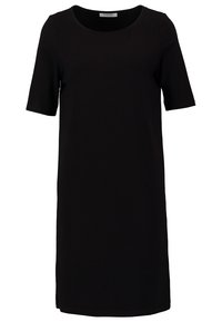 Czarna sukienka z miękkiego materiału, z okrągłym dekoltem, krótkimi rękawami oraz prostym krojem z bocznymi rozporkami dla lepszej swobody ruchów.