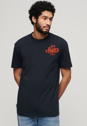 Superdry & Co EMBROIDERED STATE ATHLETIC LOGO - T-shirt imprimé - eclipse navy