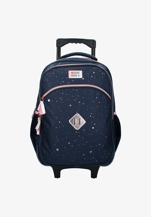 Marineblå rullerygsæk med rosaguld accenter, der har et spættet design, to lynlåslommer og et udtrækkeligt håndtag.