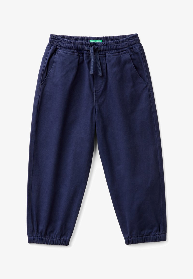 Pantaloni da tuta blu navy con vita elasticizzata, cordoncino e polsini elastici; presentano due tasche laterali e un tessuto morbido e liscio.