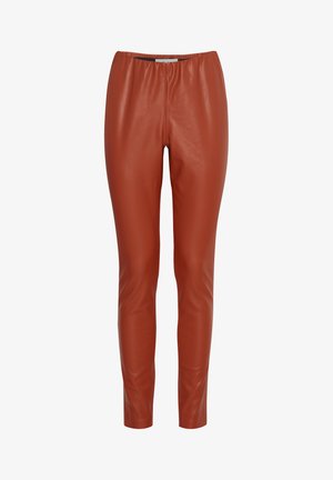 Roostepruunist faux-nahast leggings'id, millel on sile tekstuur, elastne puusavöö ja keha järgiv disain, kitsenevad pahkluude juures.