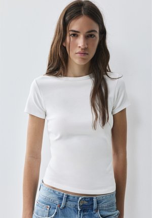 PULL&BEAR SHORT SLEEVE FITTED - T-SHIRT - T-shirt basique - white