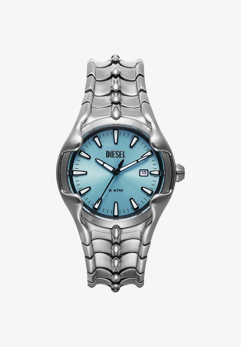 Reloj de pulsera Diesel plateado con esfera azul, marcadores de hora negros, ventana de fecha a las 3 en punto y una pulsera de metal enlazada.