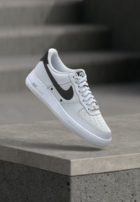 Nem kiválasztott, geyser grey/black/white