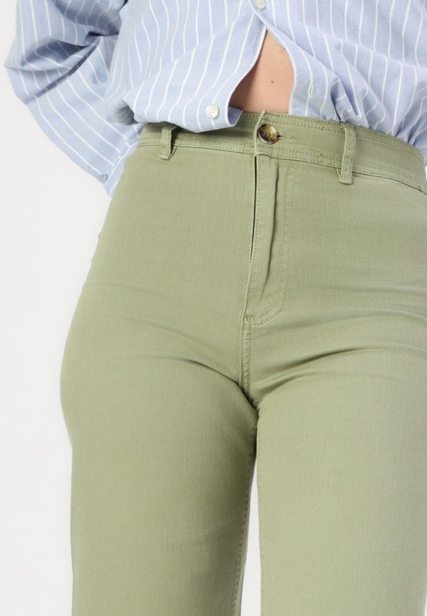 FREE FALL - Flared Jeans - army4