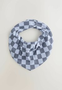 Foulard bandana a scacchi blu e grigio, realizzato in tessuto testurizzato, con un design ad anello e una chiusura a scatto per una vestibilità sicura.