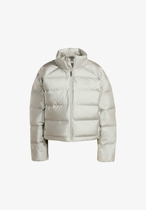 Ljusgrå puffjacka med hög krage, dragkedjestängning och quiltad textur. Kort längd och lätt glänsande finish med minimal logotyp.