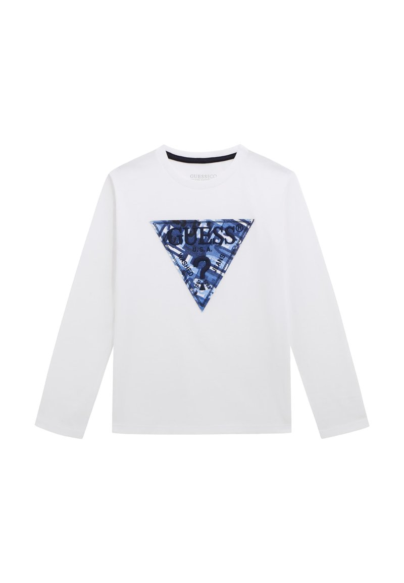 Maglietta a maniche lunghe bianca con una grafica triangolare blu e la scritta "GUESS?" in blu scuro, realizzata in cotone con una texture morbida.