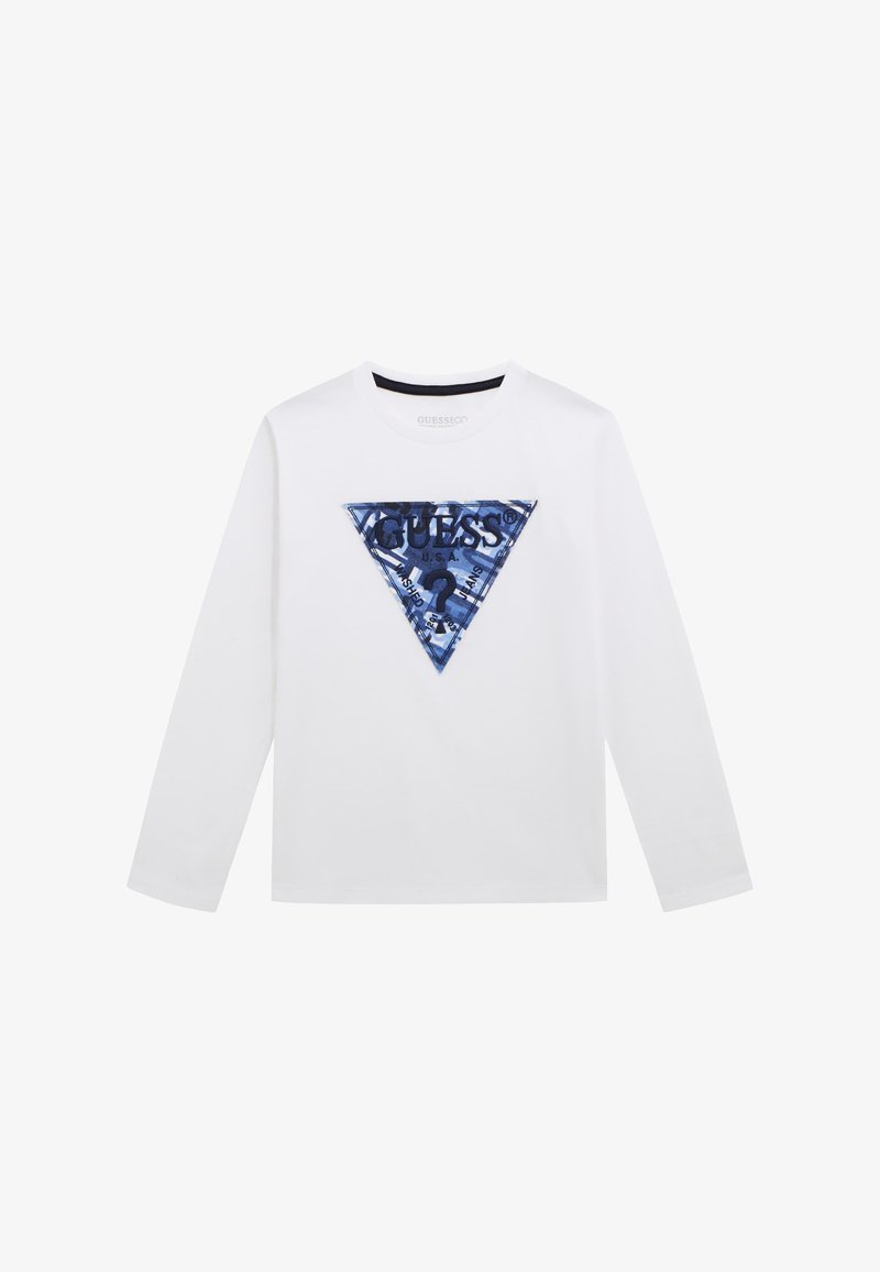 Dugi rukav bijela majica s plavim trokutastim grafičkim uzorkom i tekstom "GUESS?" u tamnoplavoj boji, izrađena od pamuka s mekanom teksturom.