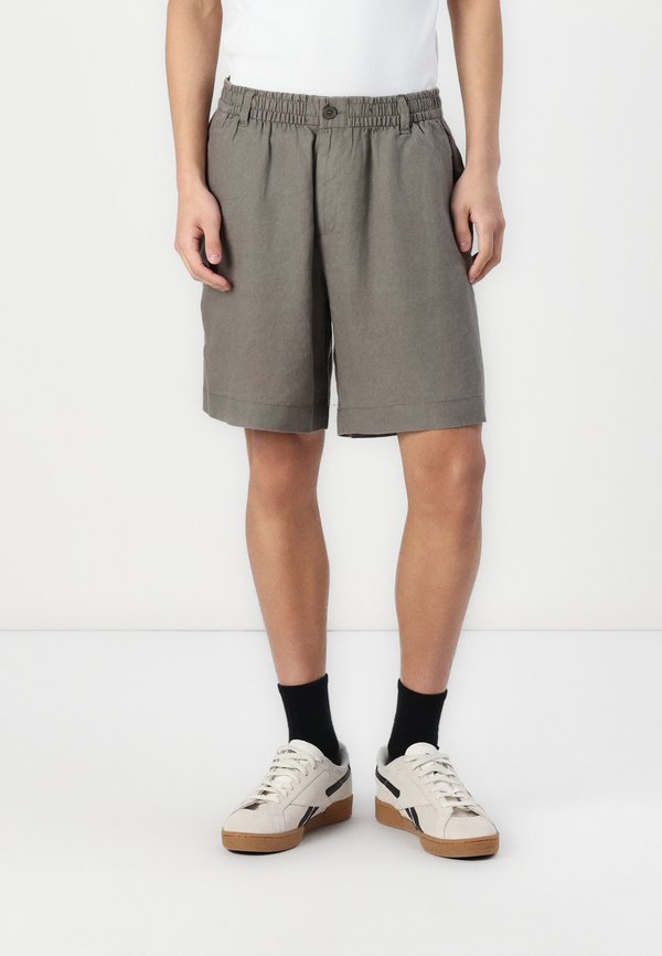 STBILL LAWRENCE  - Shorts - tea leaf