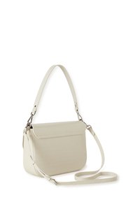 Borsa a tracolla bianca in materiale sintetico, con chiusura a pattina, tracolla regolabile e dettagli in metallo color argento.