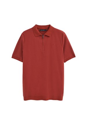 Rotes Poloshirt mit kurzen Ärmeln, Reißverschlusskragen, weichem Stoff und kleinem Logo auf der Brust. Hergestellt aus atmungsaktivem Material.