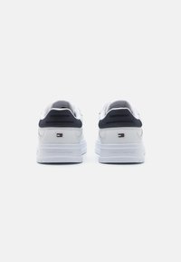 Tommy Hilfiger SUPERCUP STRIPES TUMBLED  - Sneakers basse - white