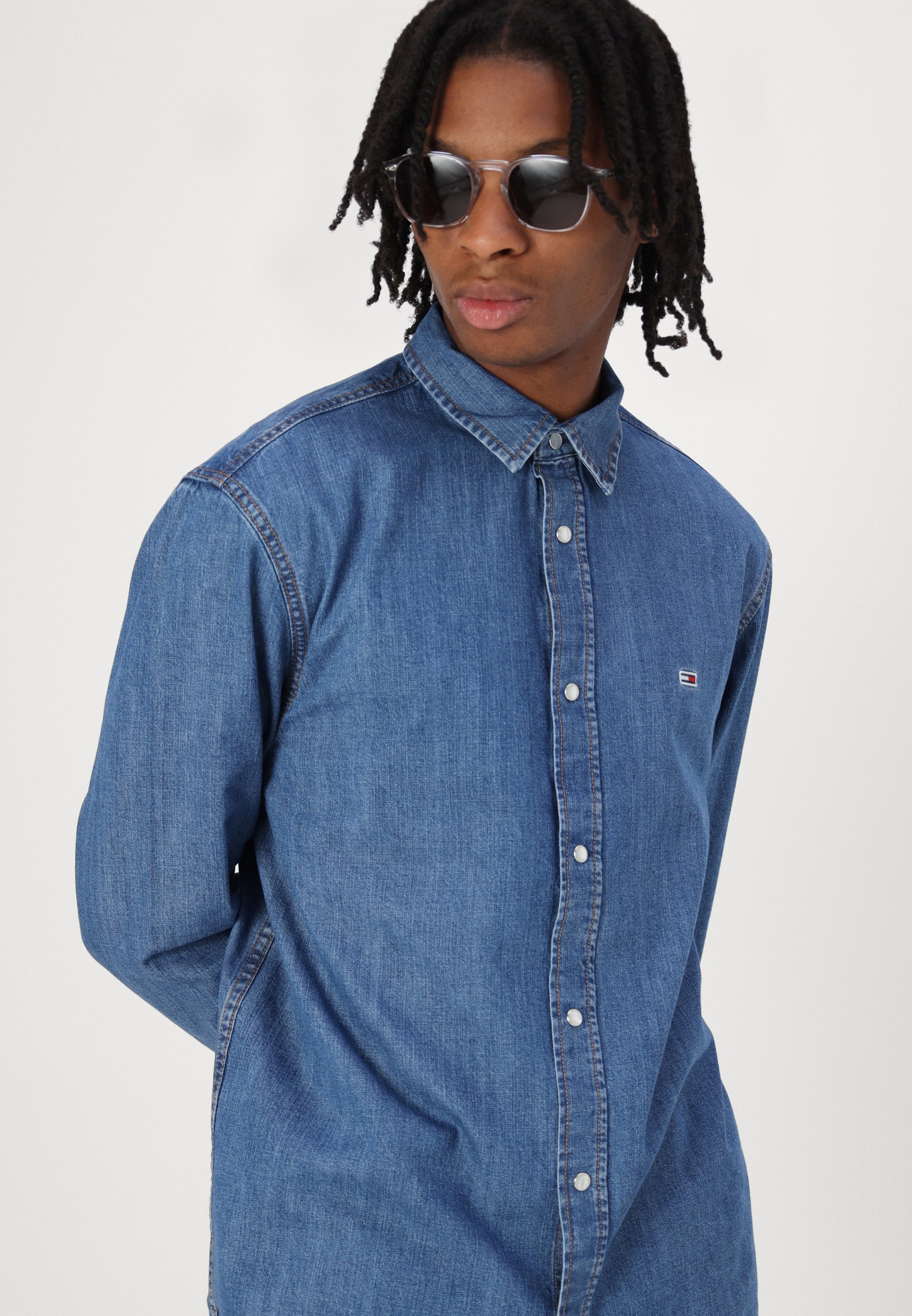 Tommy Jeans FIT SHIRT MID - Shirt - denim medium/blue denim