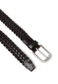 Geflochtener dunkelbrauner Ledergürtel mit rechteckiger silberner Metallschnalle und braunen Lederakzenten an beiden Enden. Strukturierte Oberfläche.