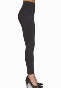 Czarne legginsy z wysokim stanem wykonane z elastycznego materiału. Posiadają boczną kieszeń na zamek błyskawiczny oraz dopasowany krój.