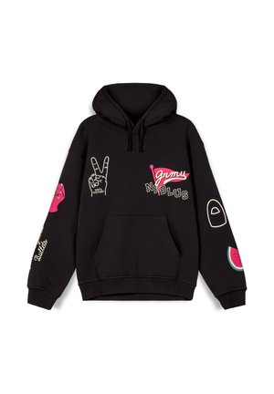 Sudadera negra con bolsillo frontal, capucha y diseños gráficos que incluyen un símbolo de paz, un puño, una sandía y texto en rosa y blanco.