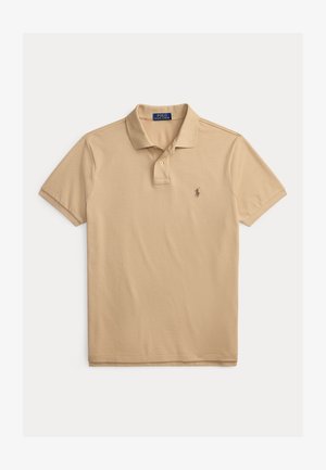 Beiges kurzärmeliges Poloshirt mit Zwei-Knopf-Blende und kleinem gesticktem Logo auf der linken Brust.