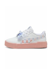 Zapatilla blanca de material sintético con una suela acanalada en color rosa, un patrón de cuadros en colores pastel y un lazo decorativo azul en los cordones.