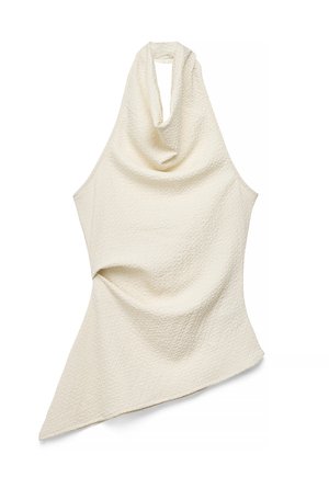 Krémový vrúbkovaný top s halter výstrihom, s preloženým predným dielom a asymetrickým lemom, navrhnutý na bežné aj formálne nosenie.