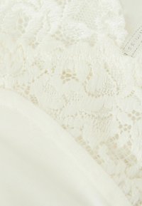 Thumbnail Image 6