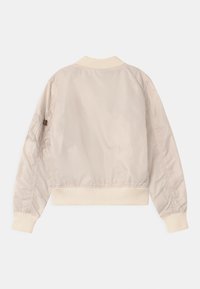 Unselected, jet stream white